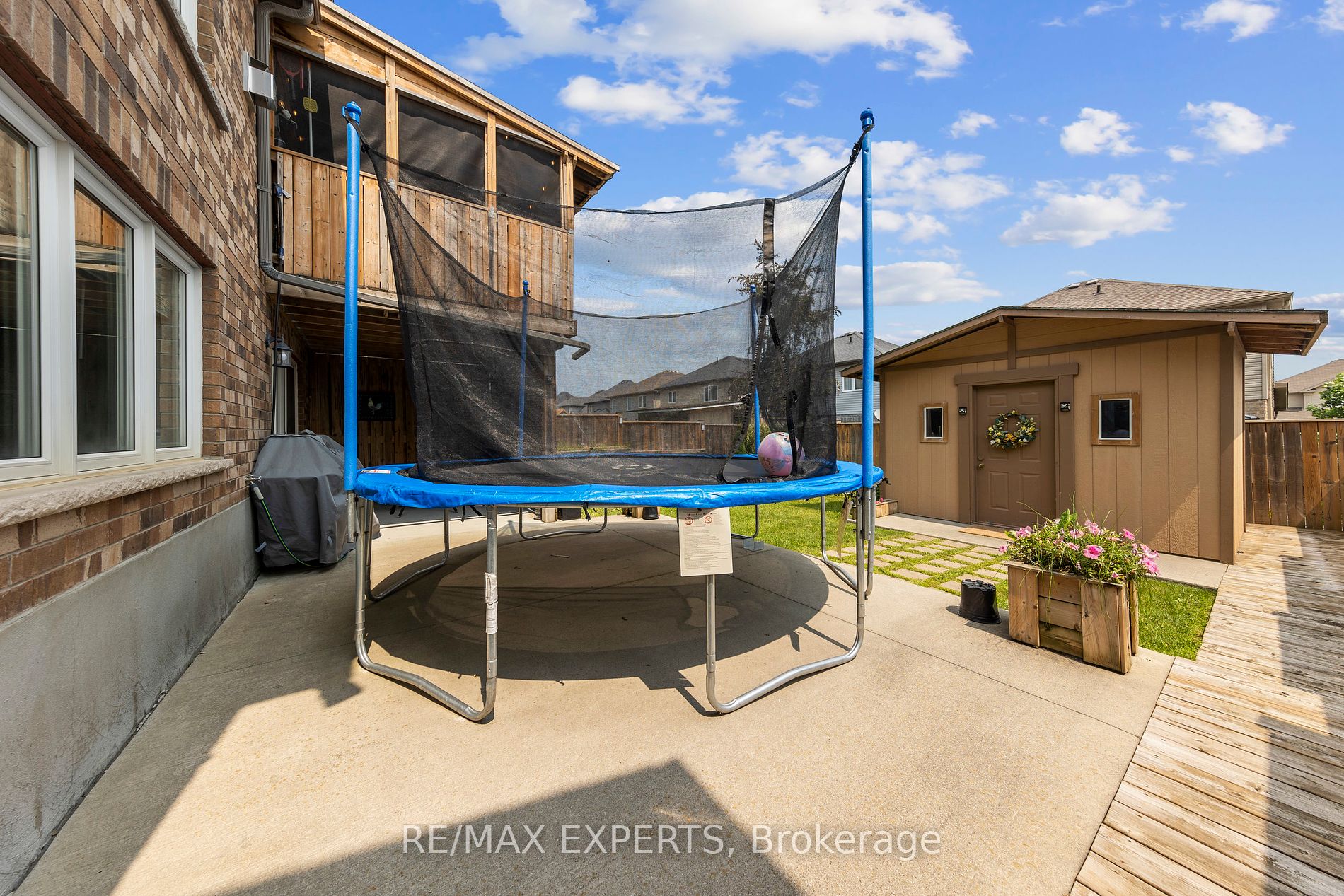 690 Frontenac Cres