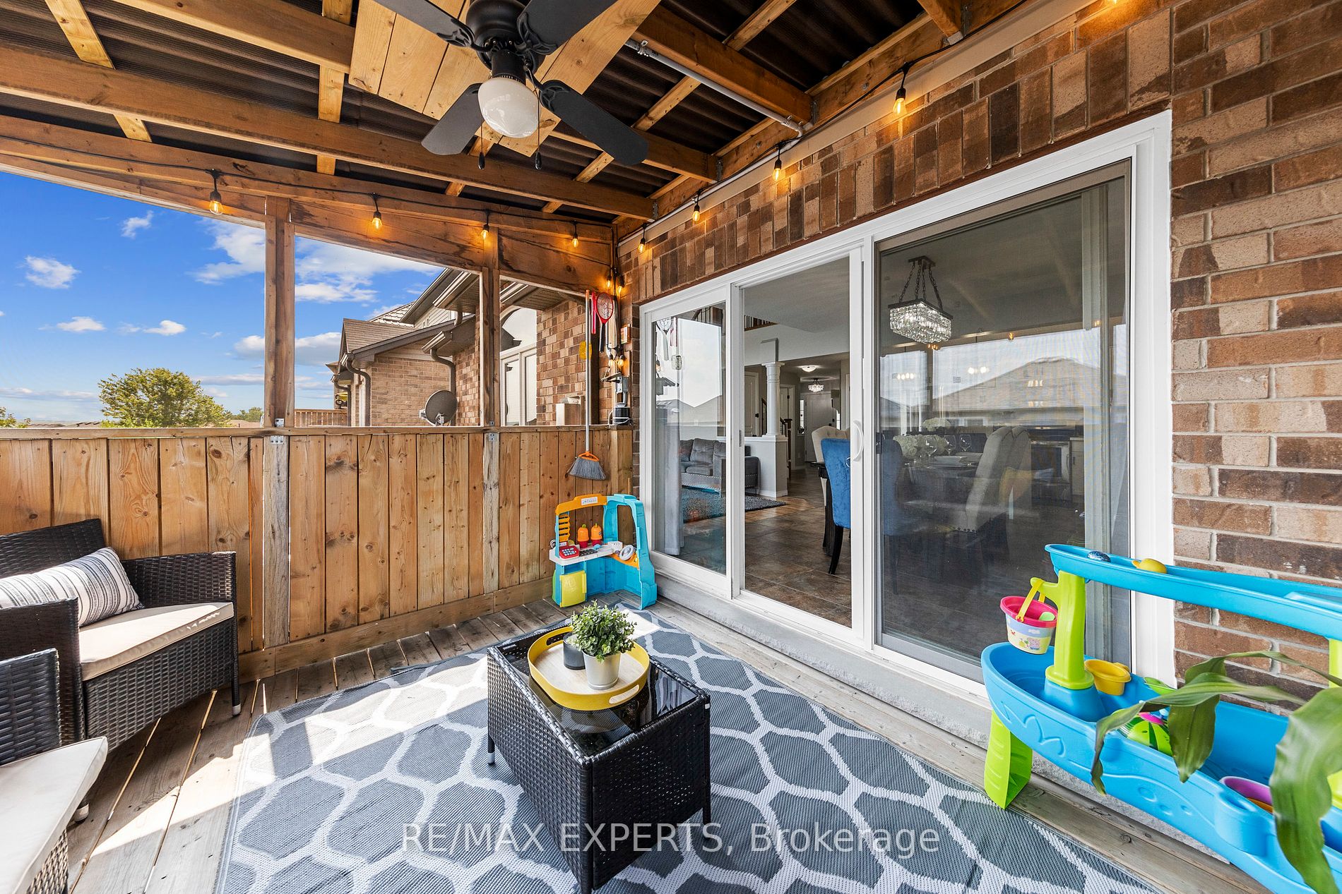 690 Frontenac Cres
