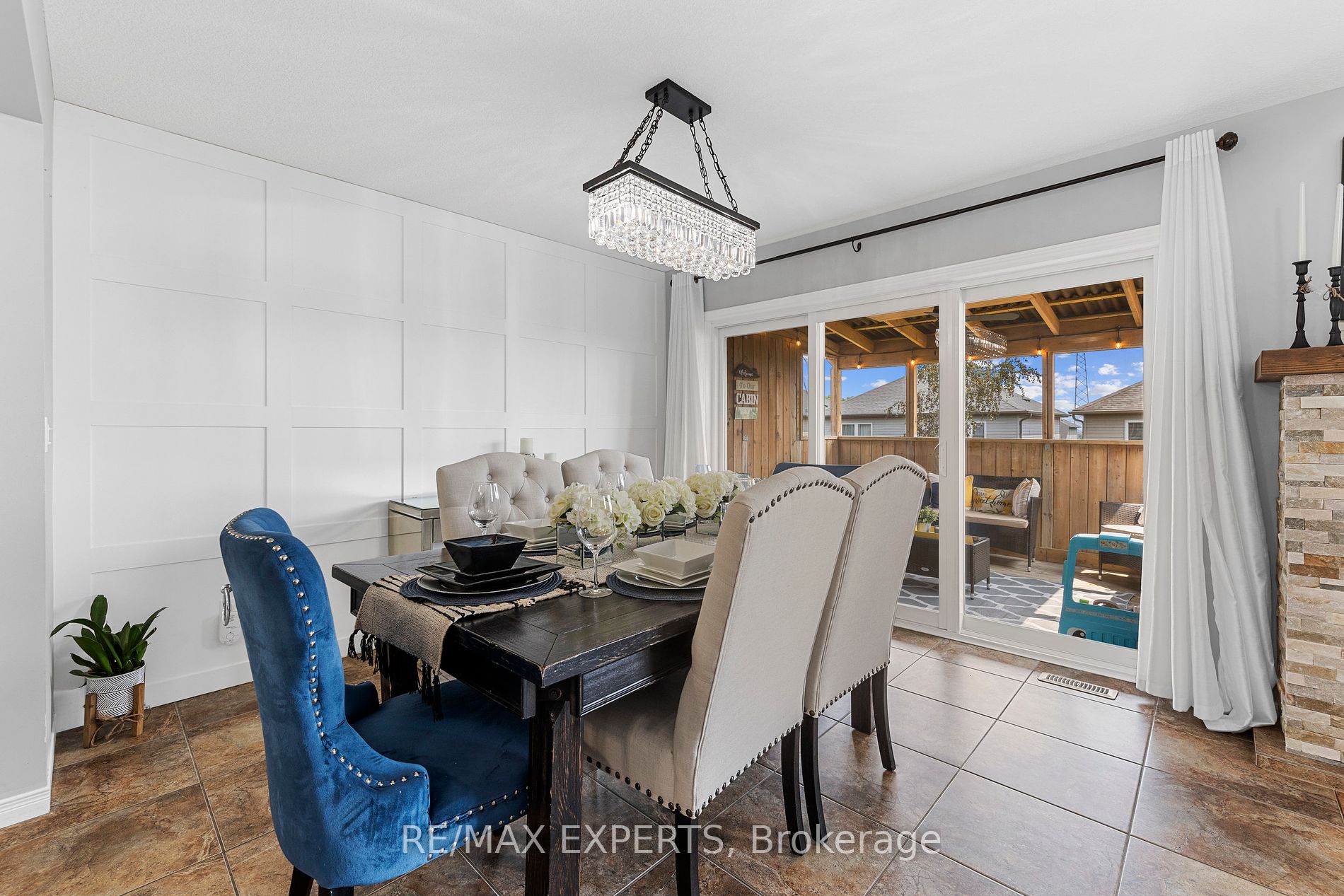 690 Frontenac Cres