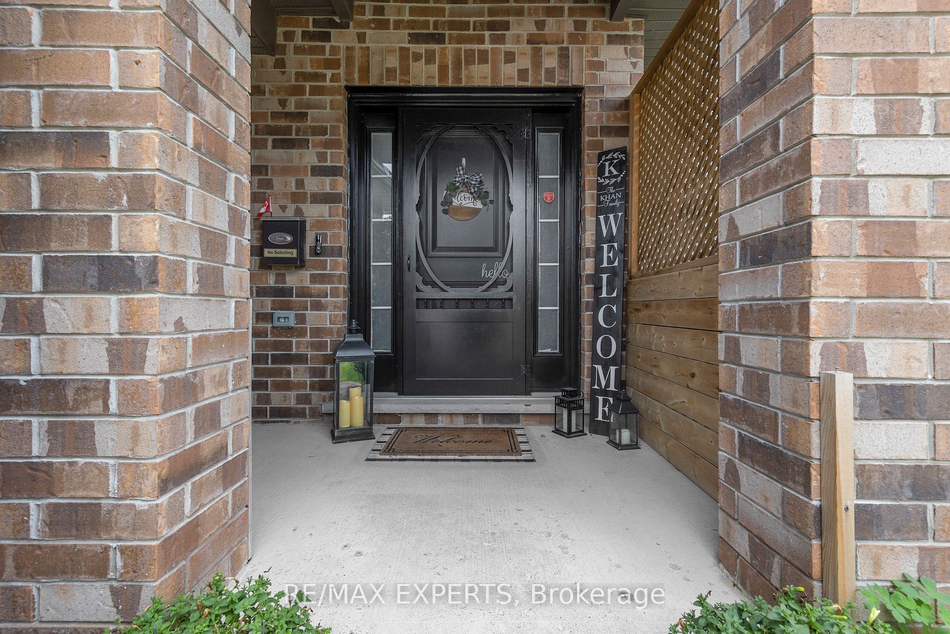 690 Frontenac Cres