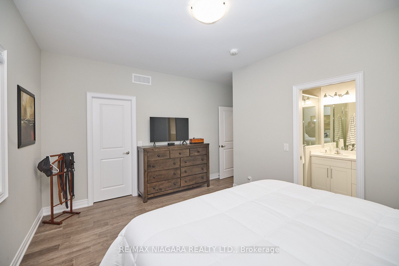 3544 Canfield Crescent