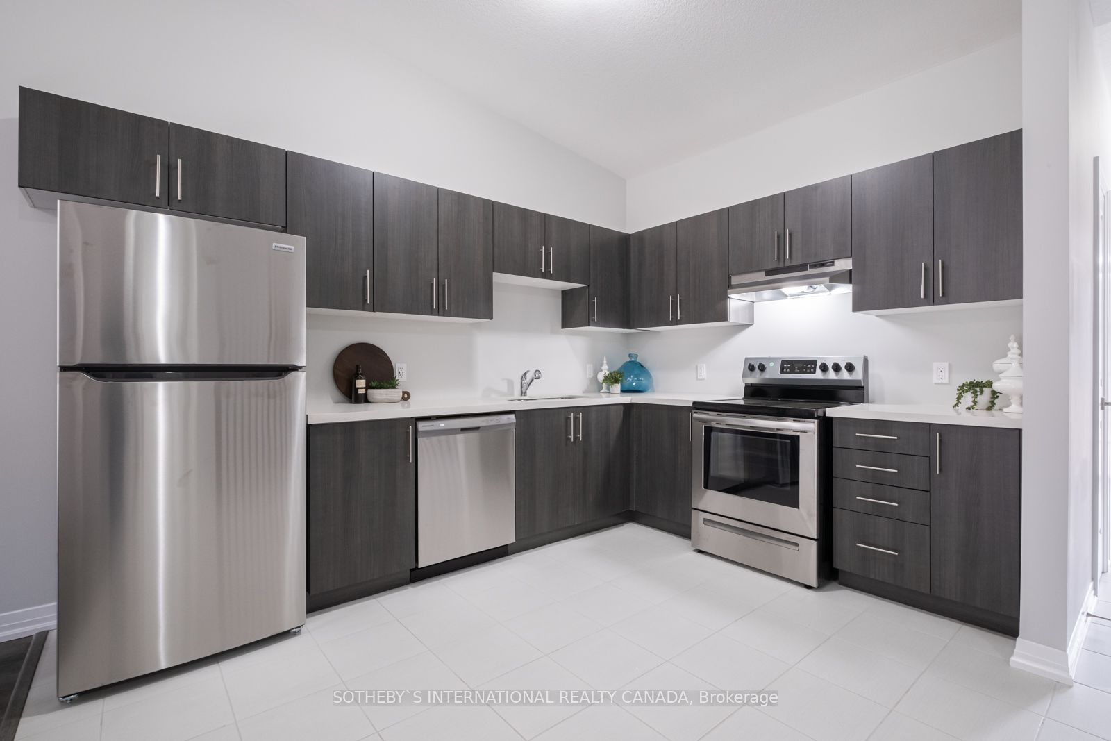 550 GREY Street #52