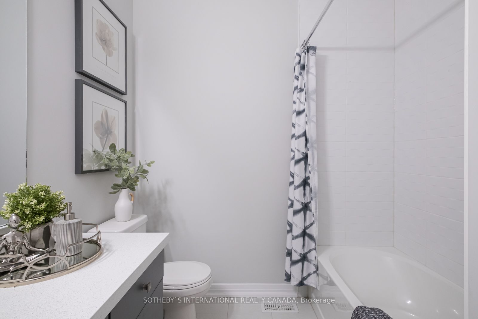 550 GREY Street #52