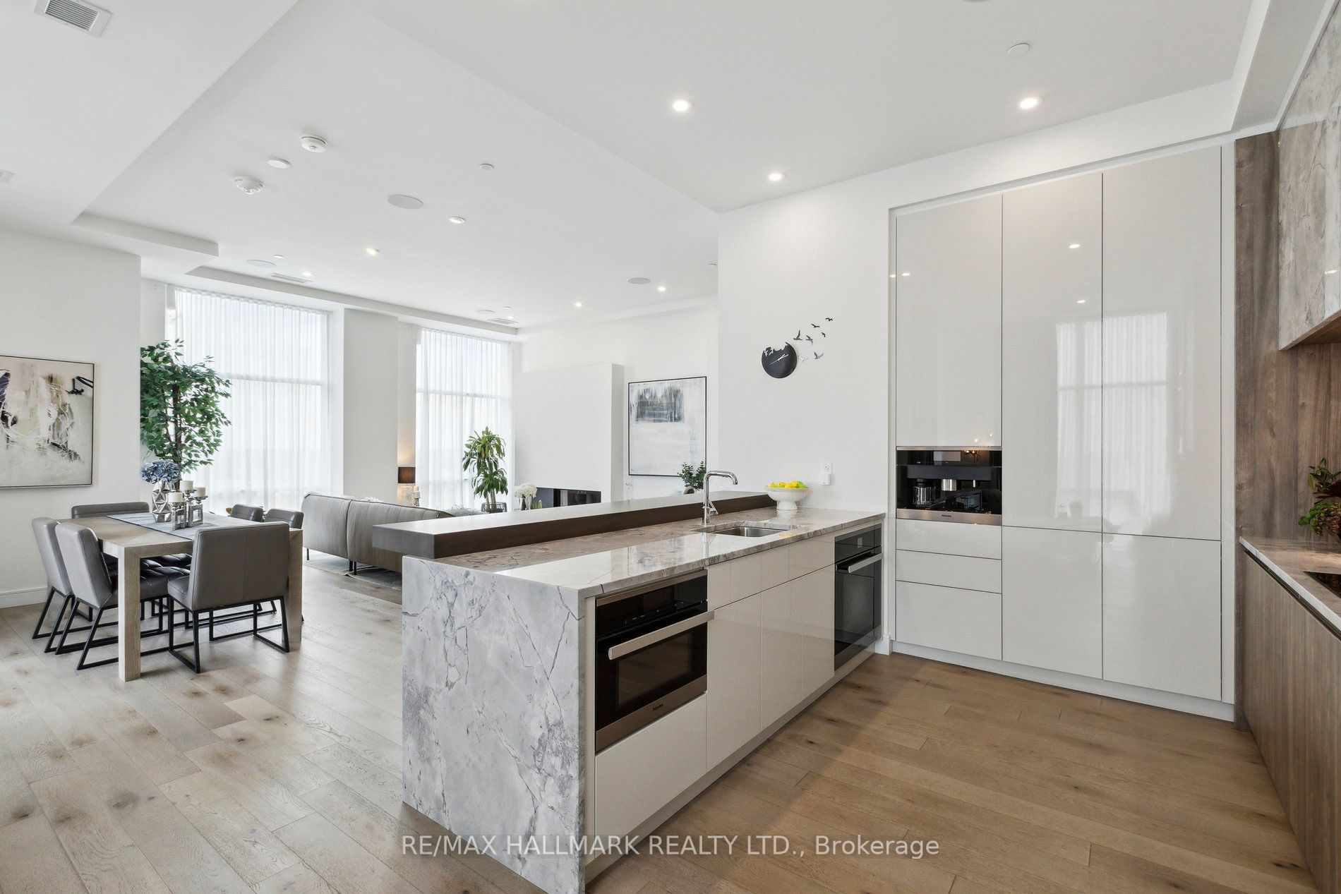 155 Caroline St, #Ph2103