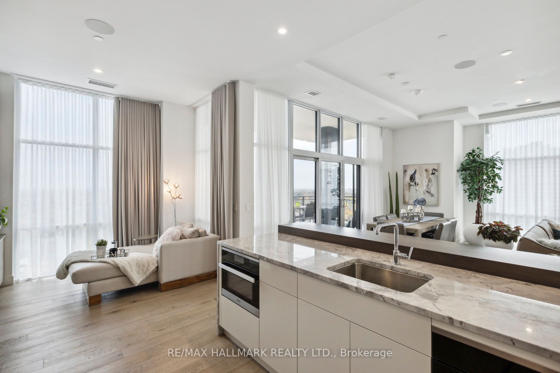 155 Caroline St, #Ph2103