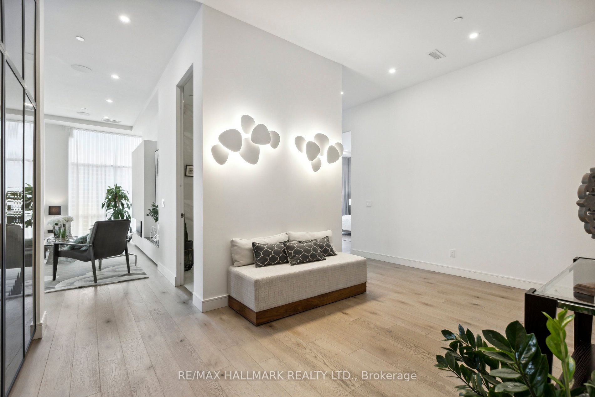 155 Caroline St, #Ph2103