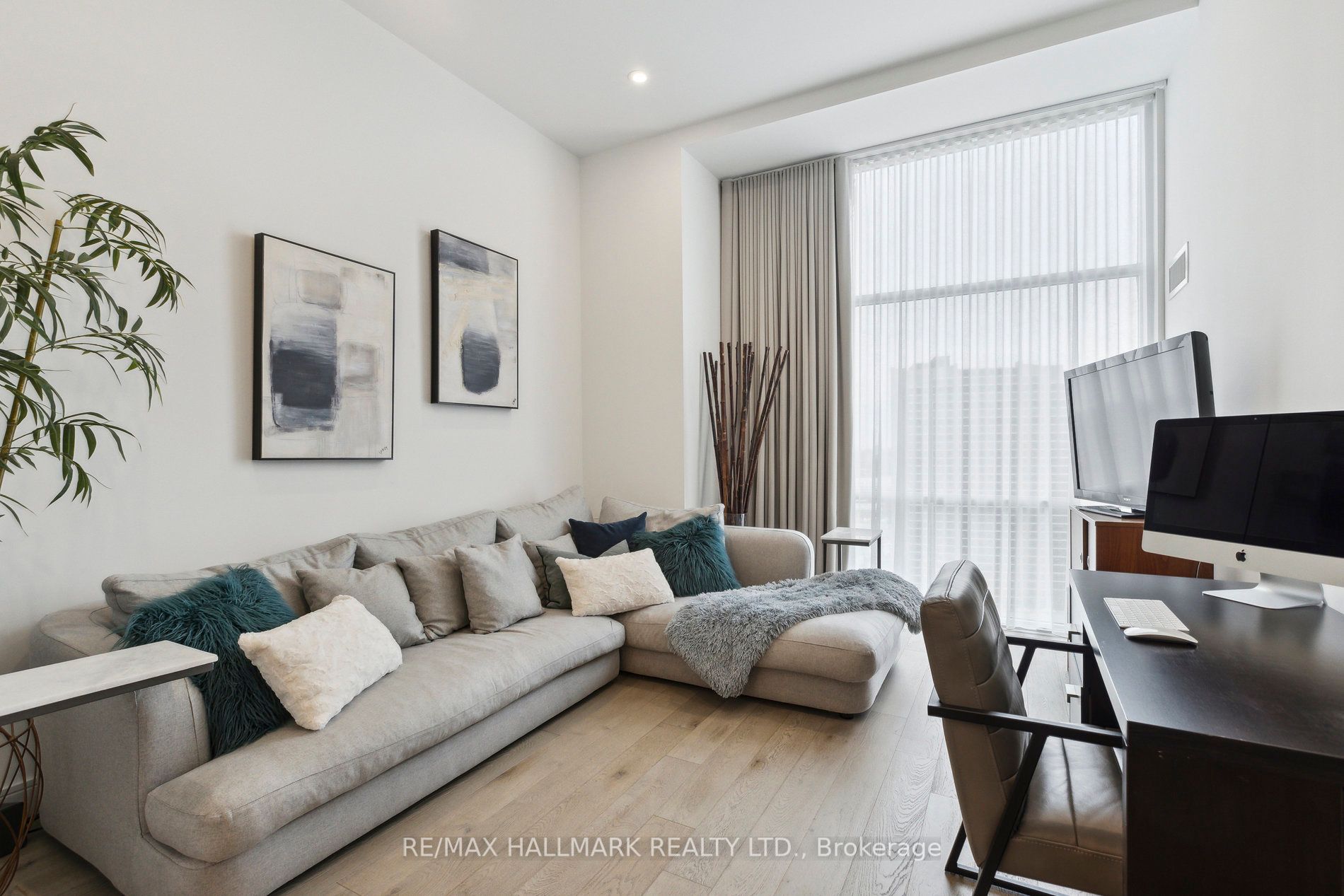 155 Caroline St, #Ph2103