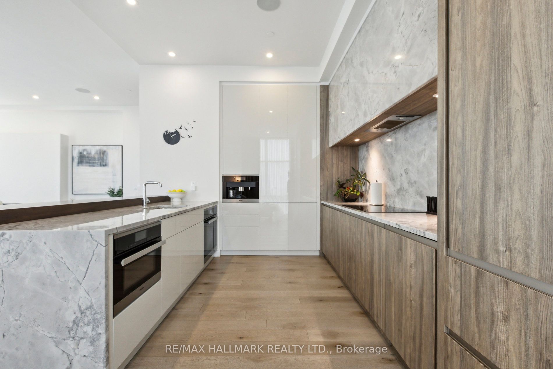 155 Caroline St, #Ph2103