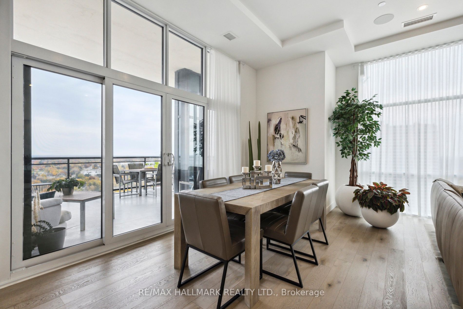155 Caroline St, #Ph2103