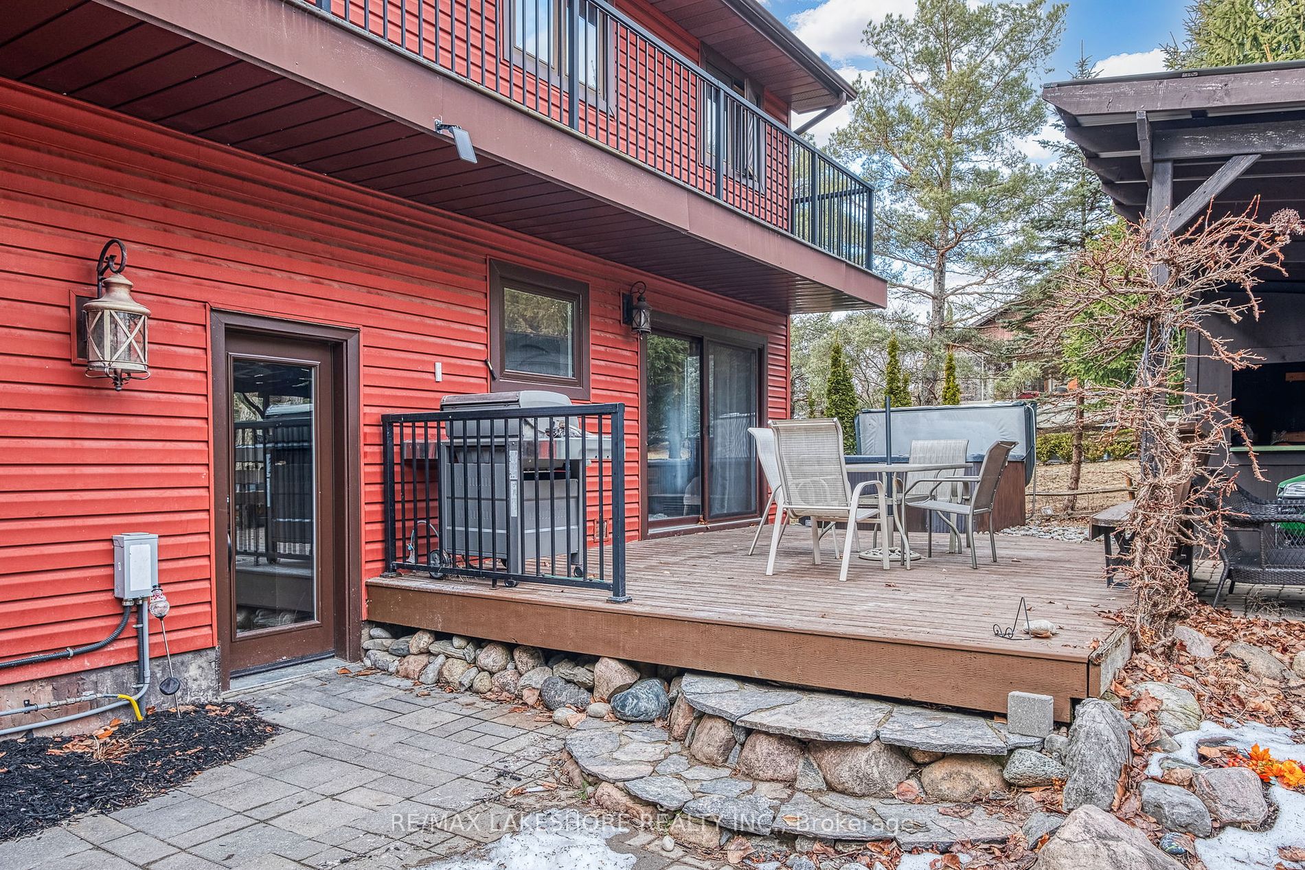 2493 CASTLE HILL Drive