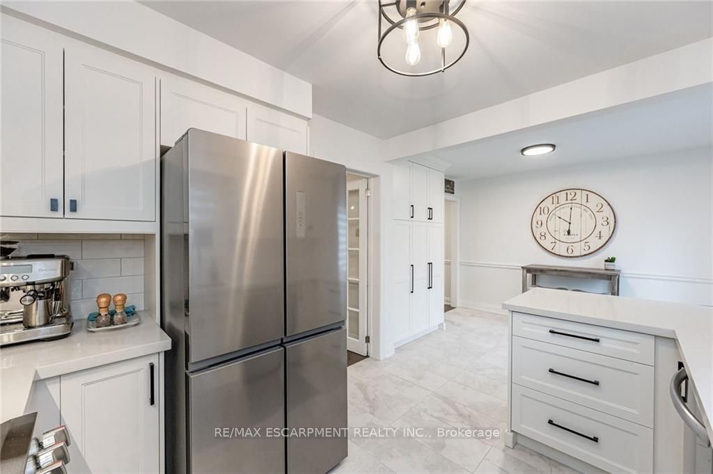 74 Royaledge Way