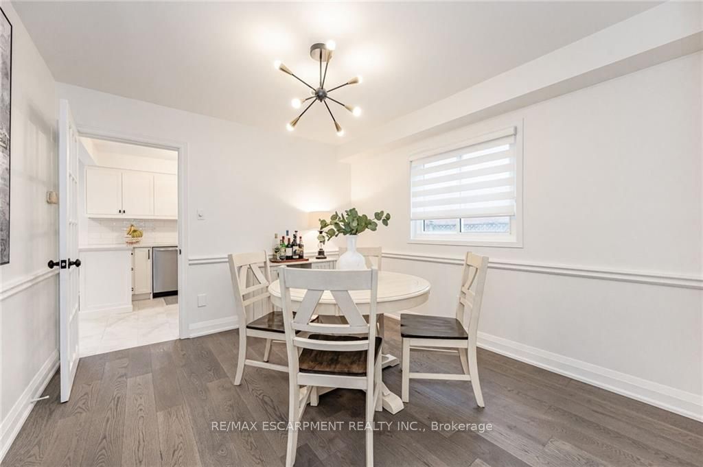 74 Royaledge Way