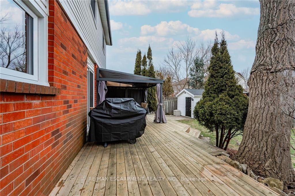 74 Royaledge Way