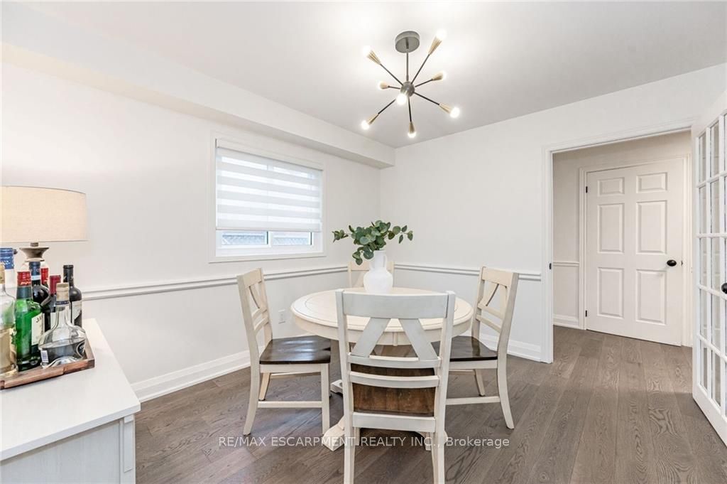 74 Royaledge Way