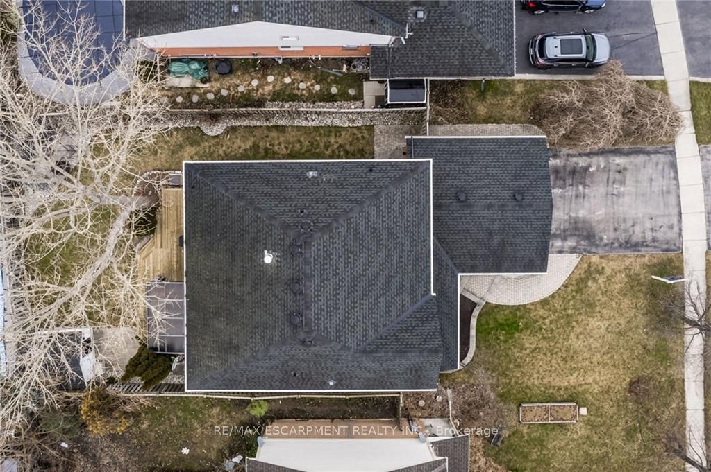 74 Royaledge Way