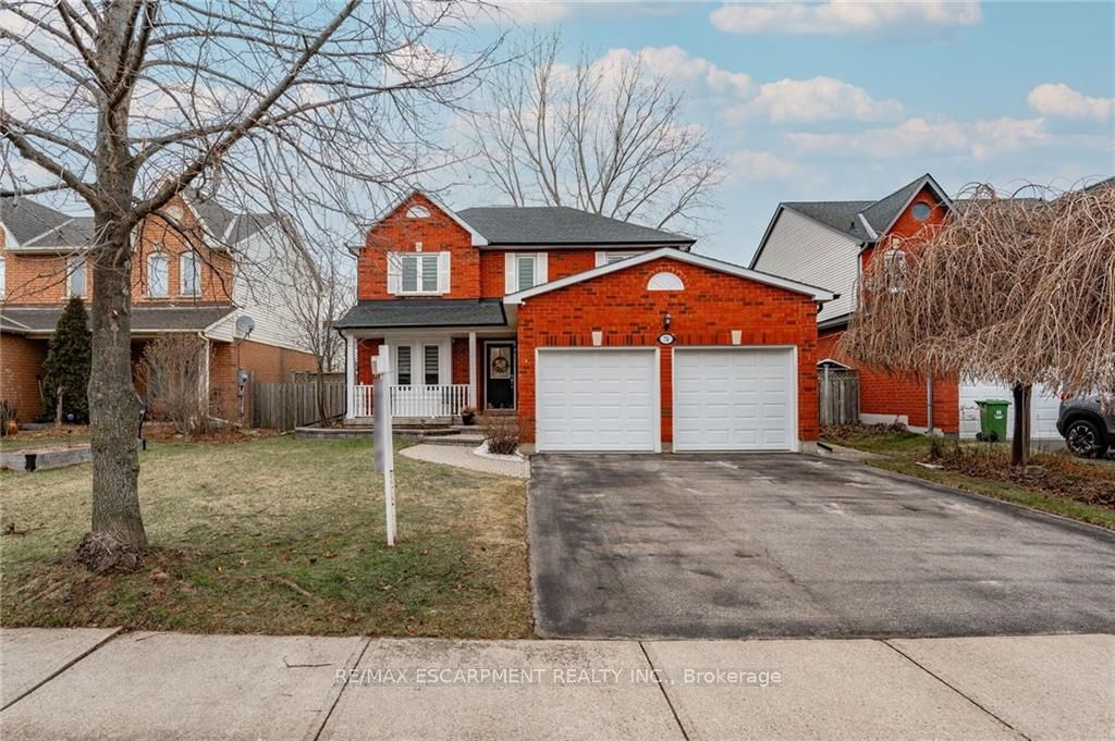 74 Royaledge Way
