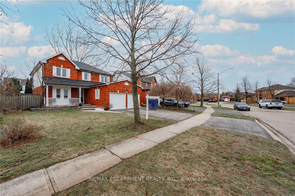 74 Royaledge Way