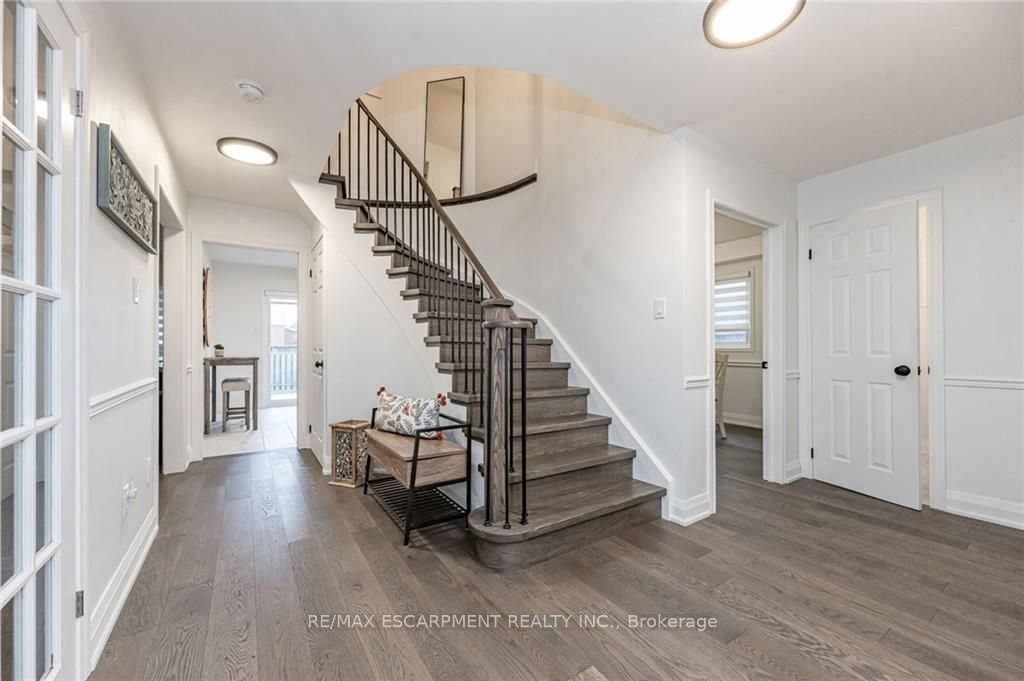 74 Royaledge Way