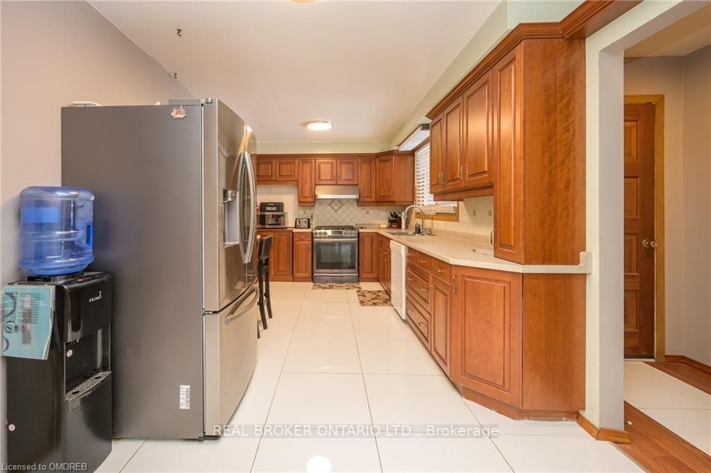 1303 Highway 3 E