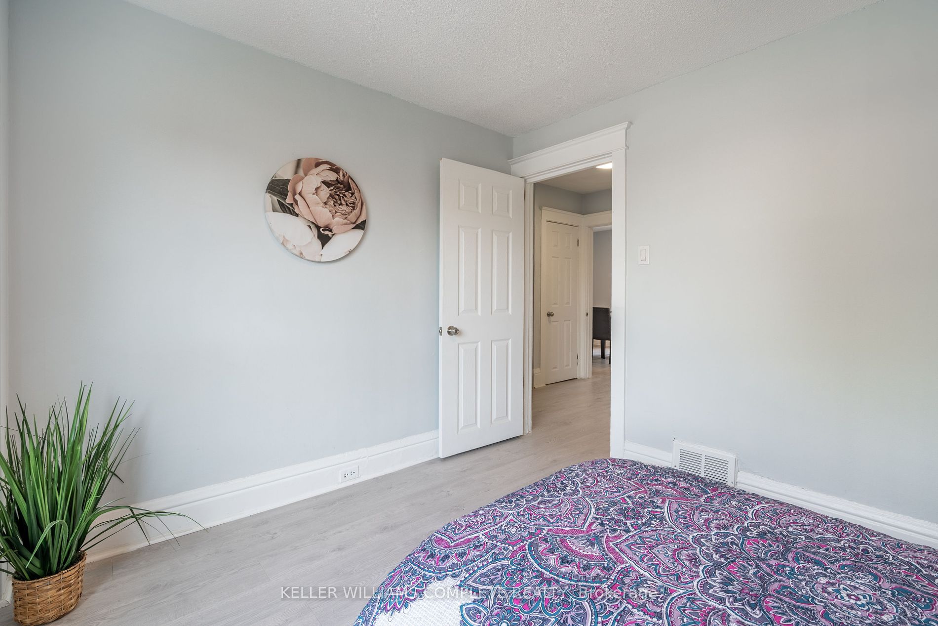 36 Barnesdale Ave N