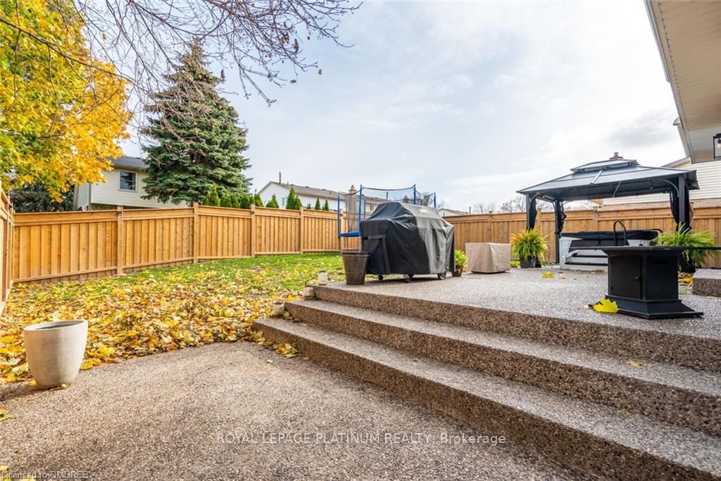 69 Dalton Cres