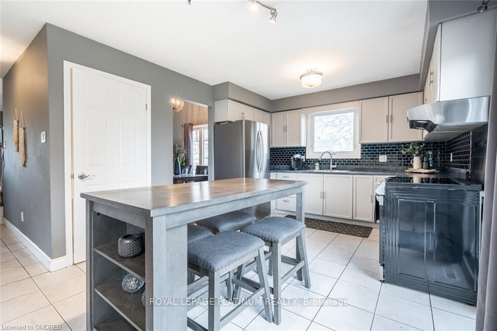 69 Dalton Cres