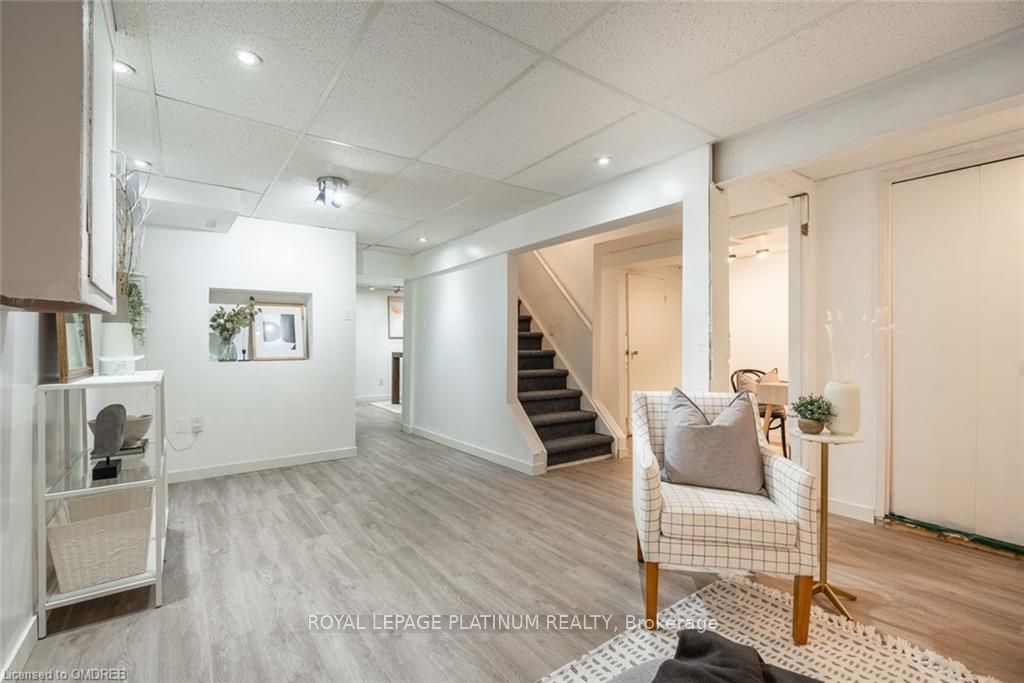 69 Dalton Cres