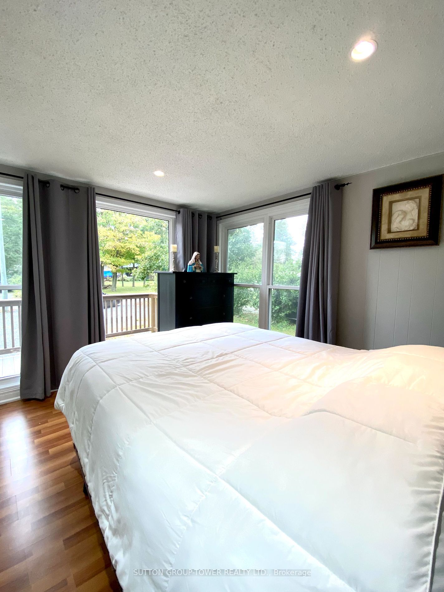 4870 Mapleview Cres
