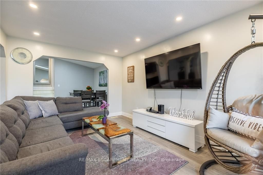 5 Twinoaks Cres