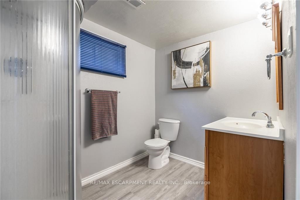 5 Twinoaks Cres