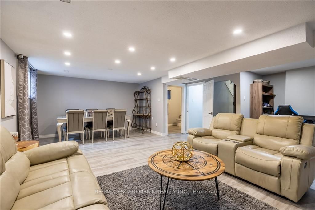 5 Twinoaks Cres
