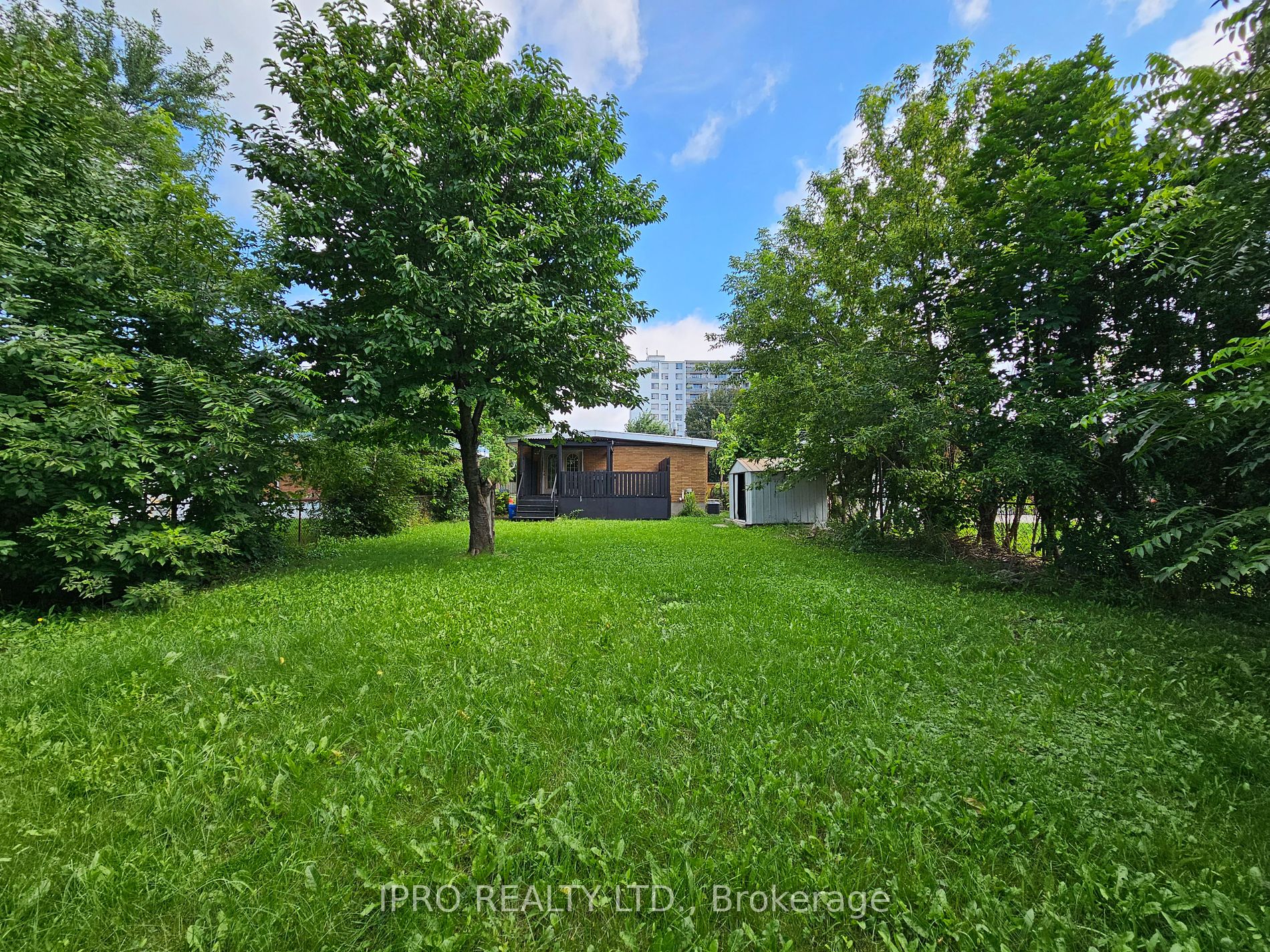 160 Luscombe St