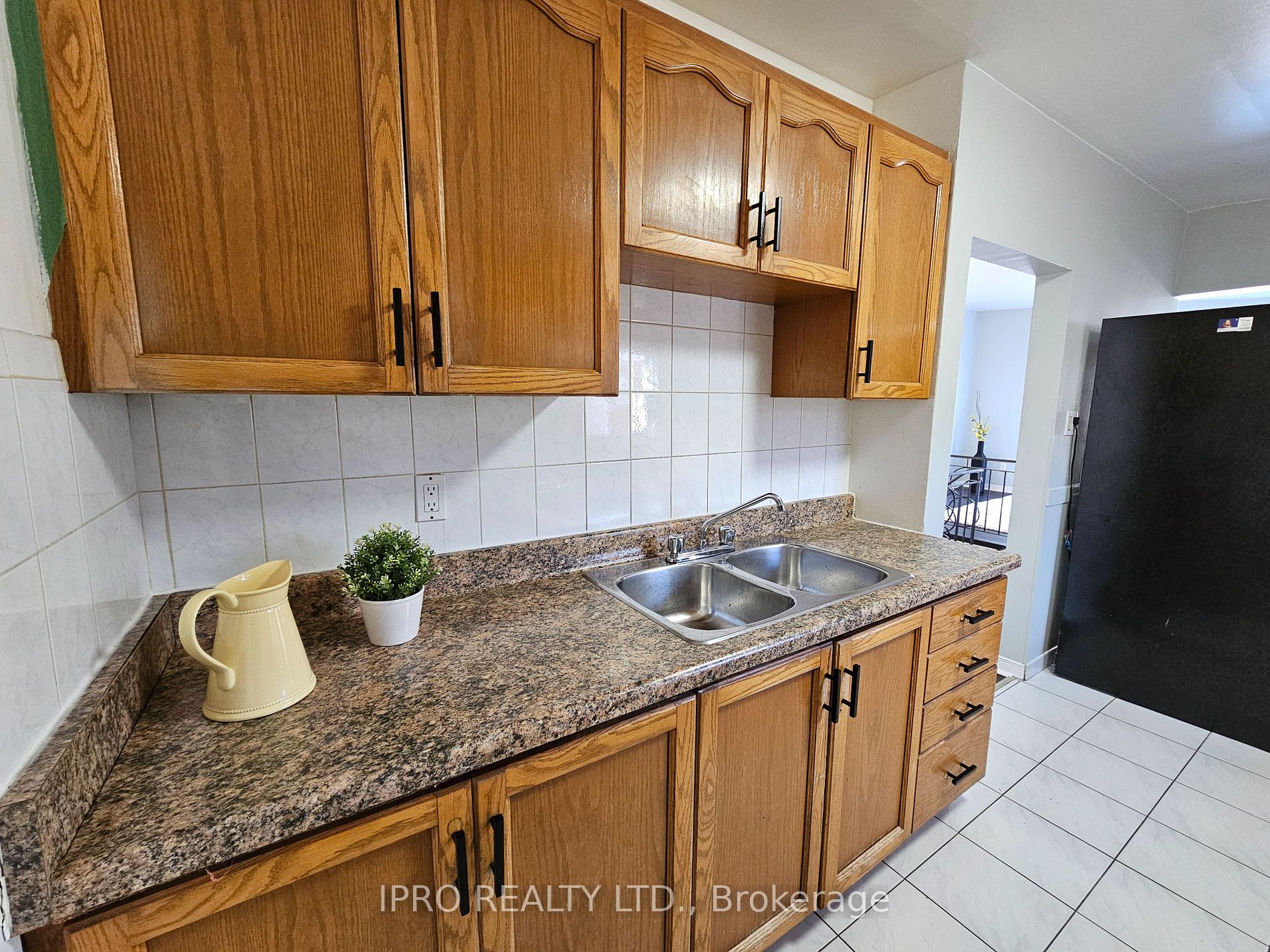 160 Luscombe St