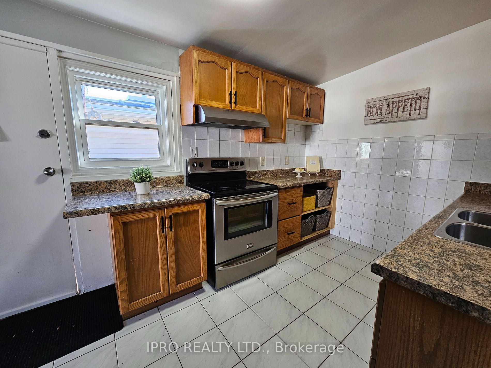 160 Luscombe St