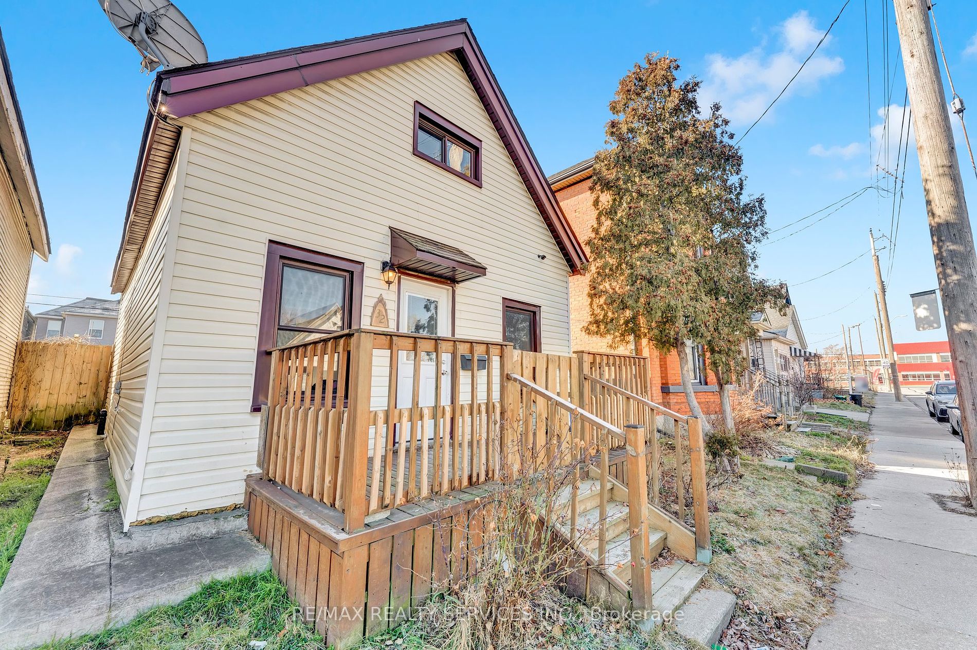 32 Burton St