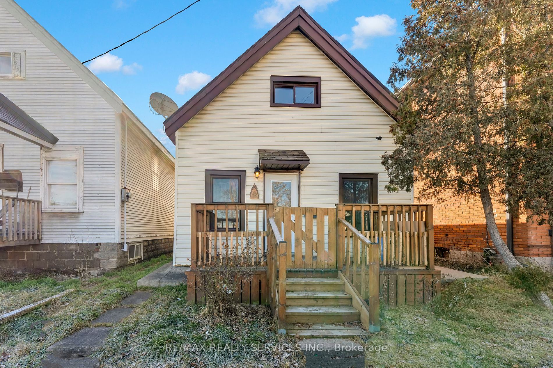 32 Burton St