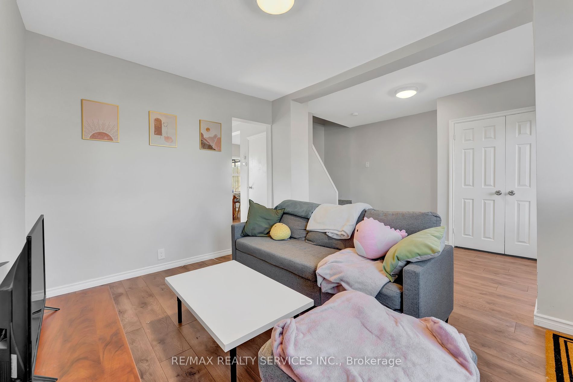 32 Burton St