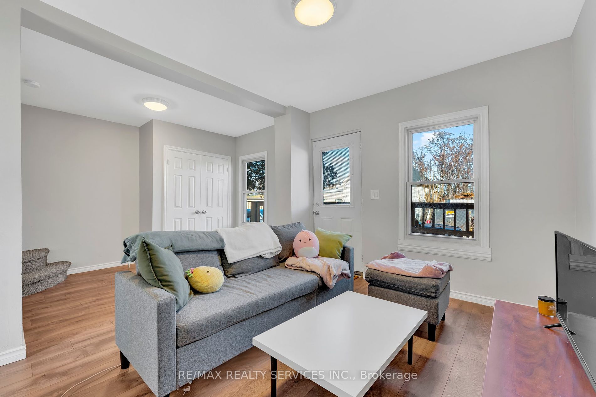 32 Burton St