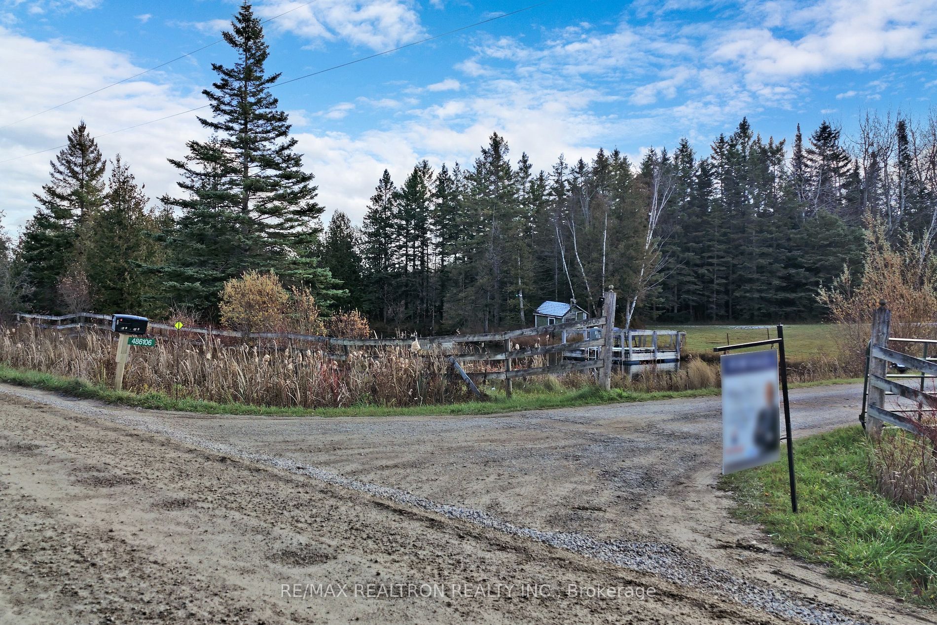 486106 30 Side Road