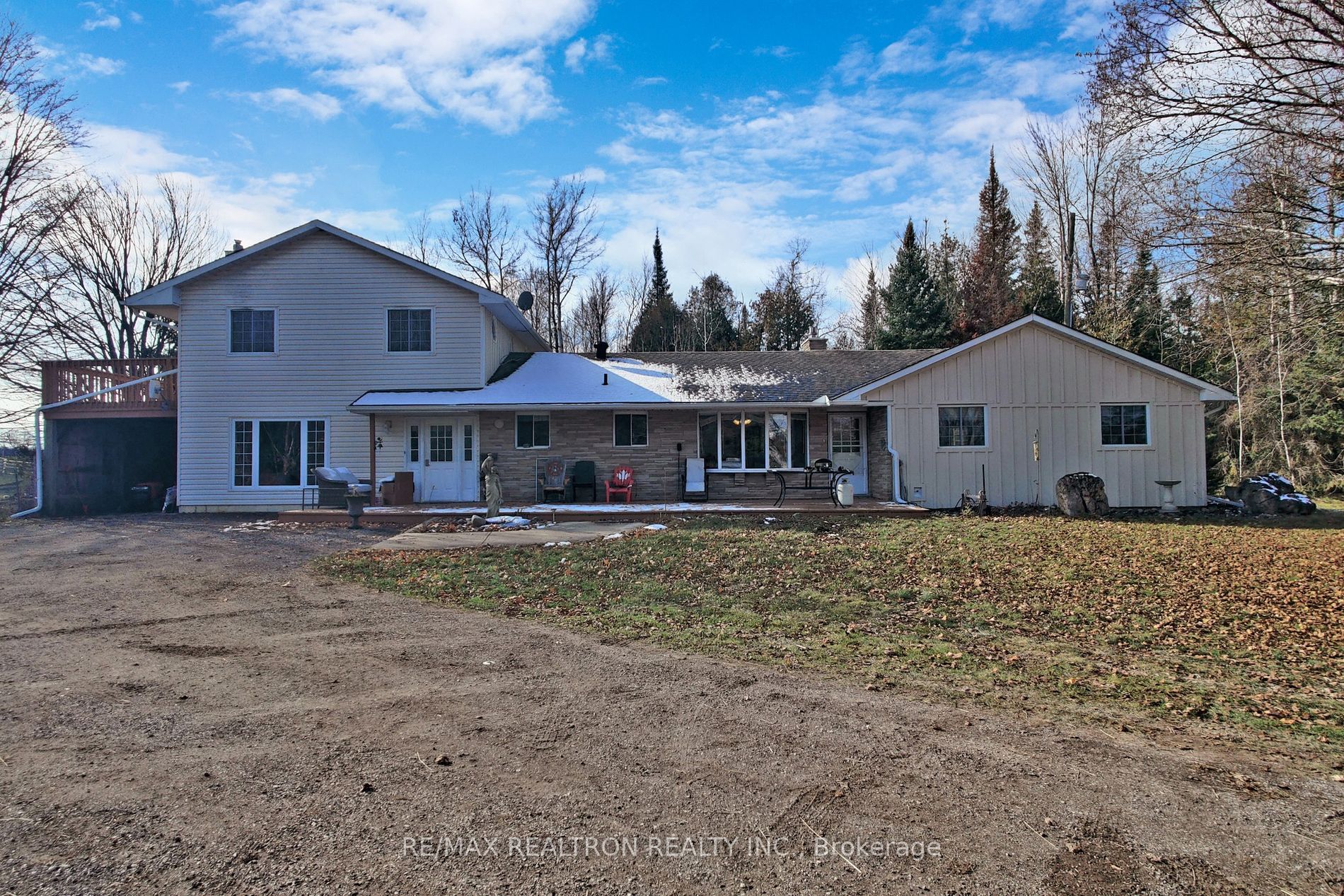 486106 30 Side Road