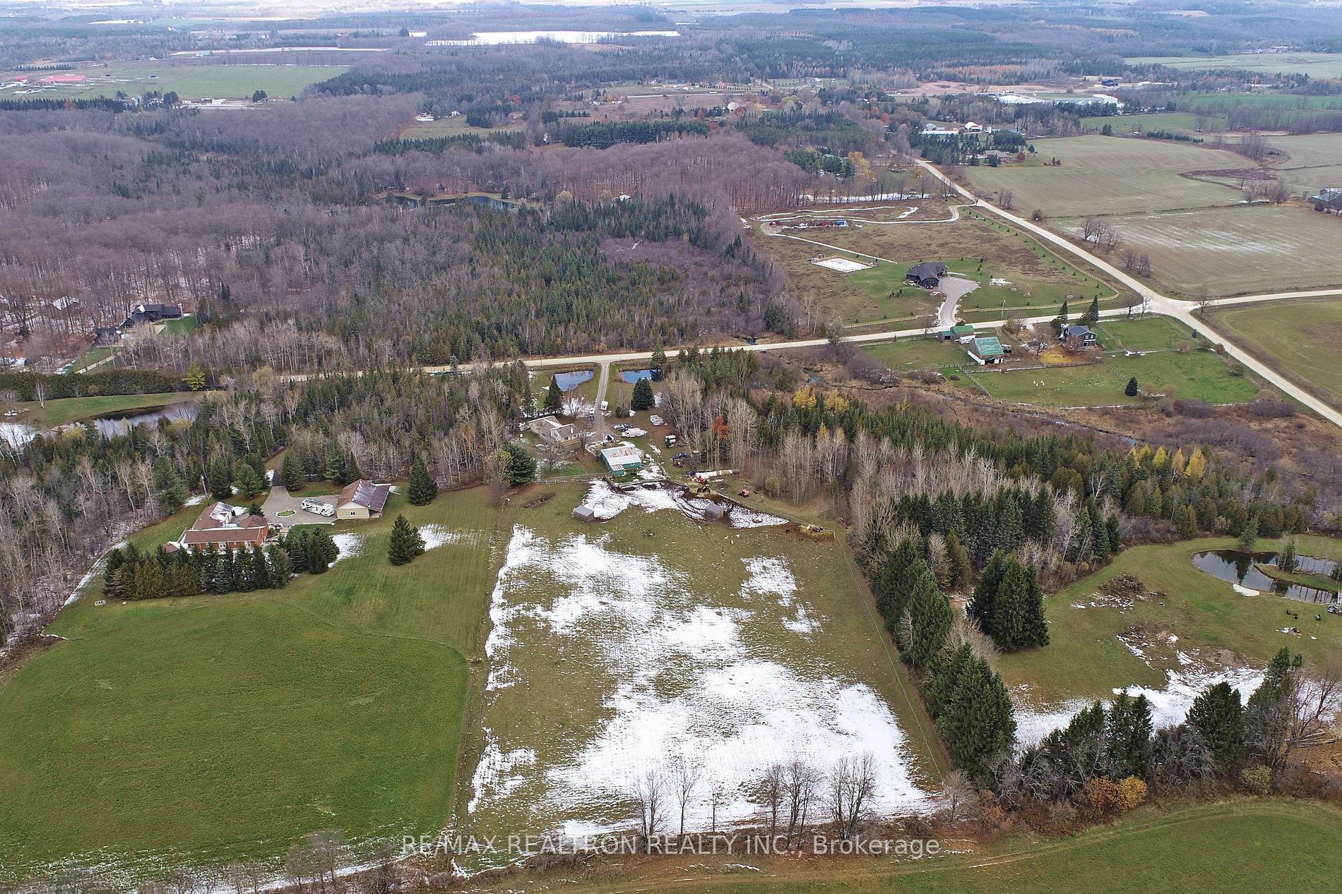 486106 30 Side Road