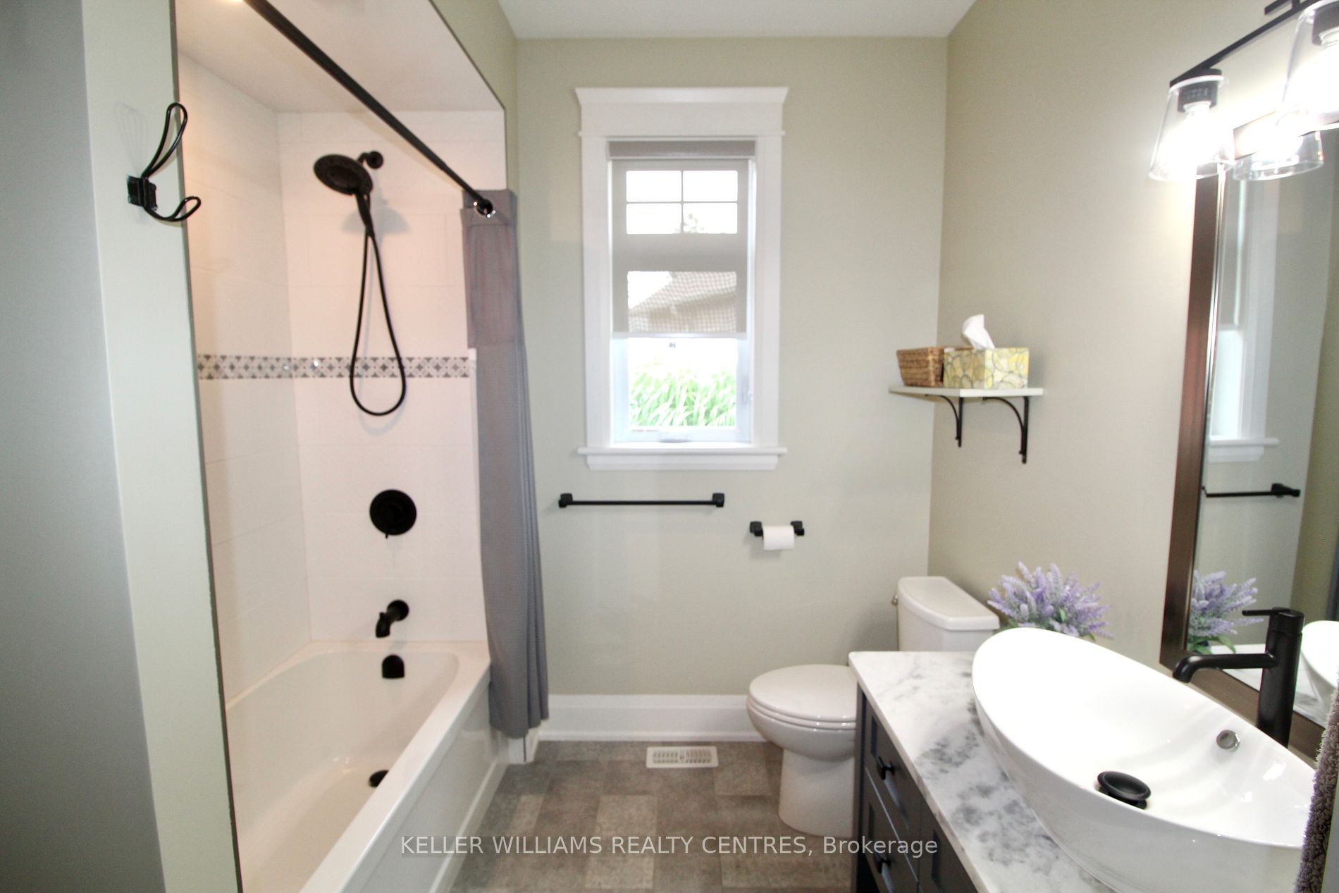 220 Djay Cres