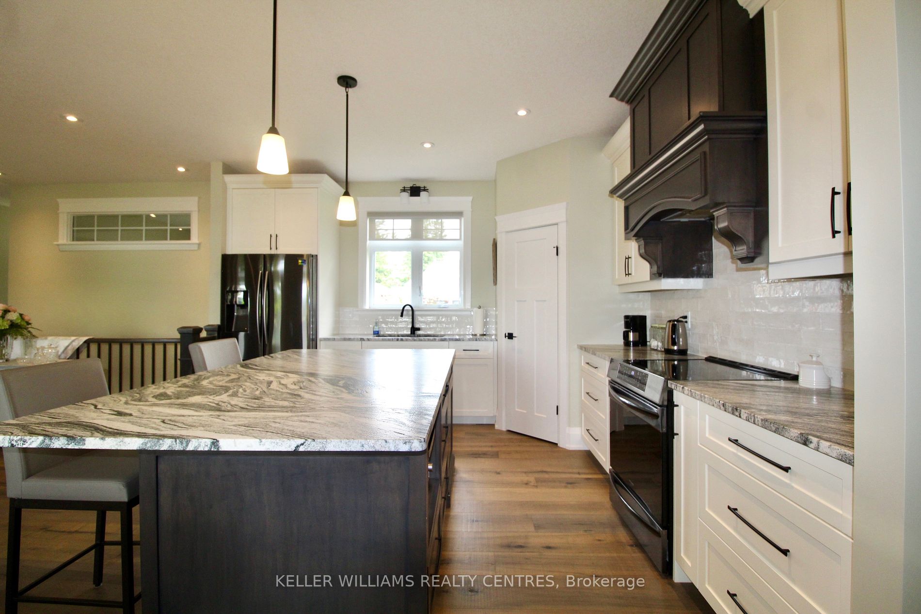 220 Djay Cres