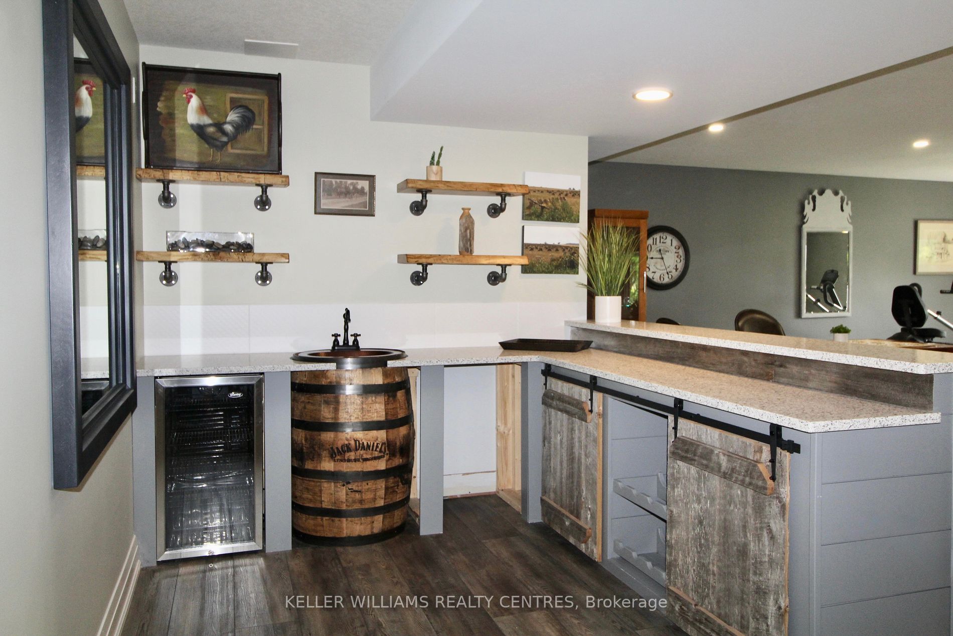 220 Djay Cres