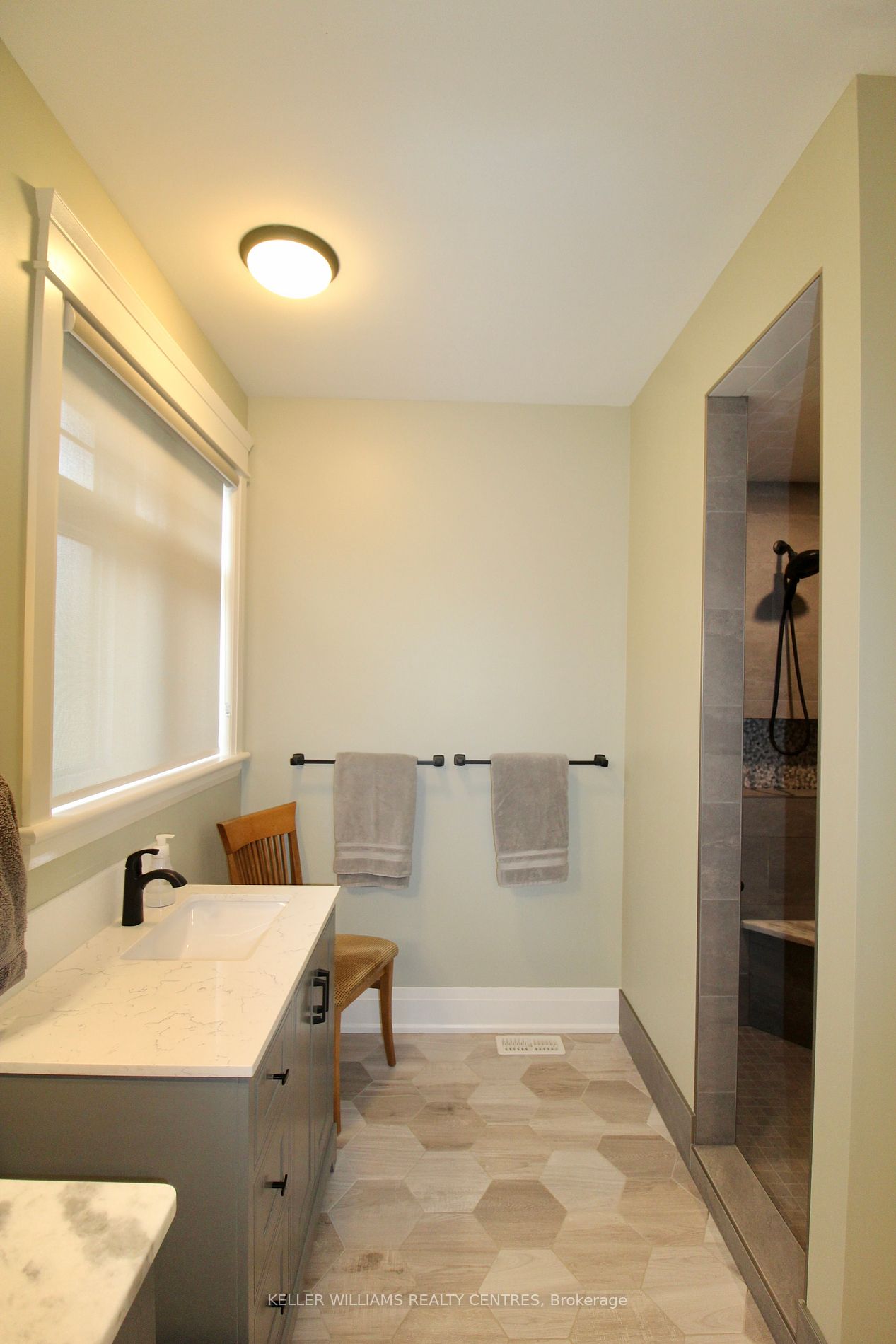 220 Djay Cres