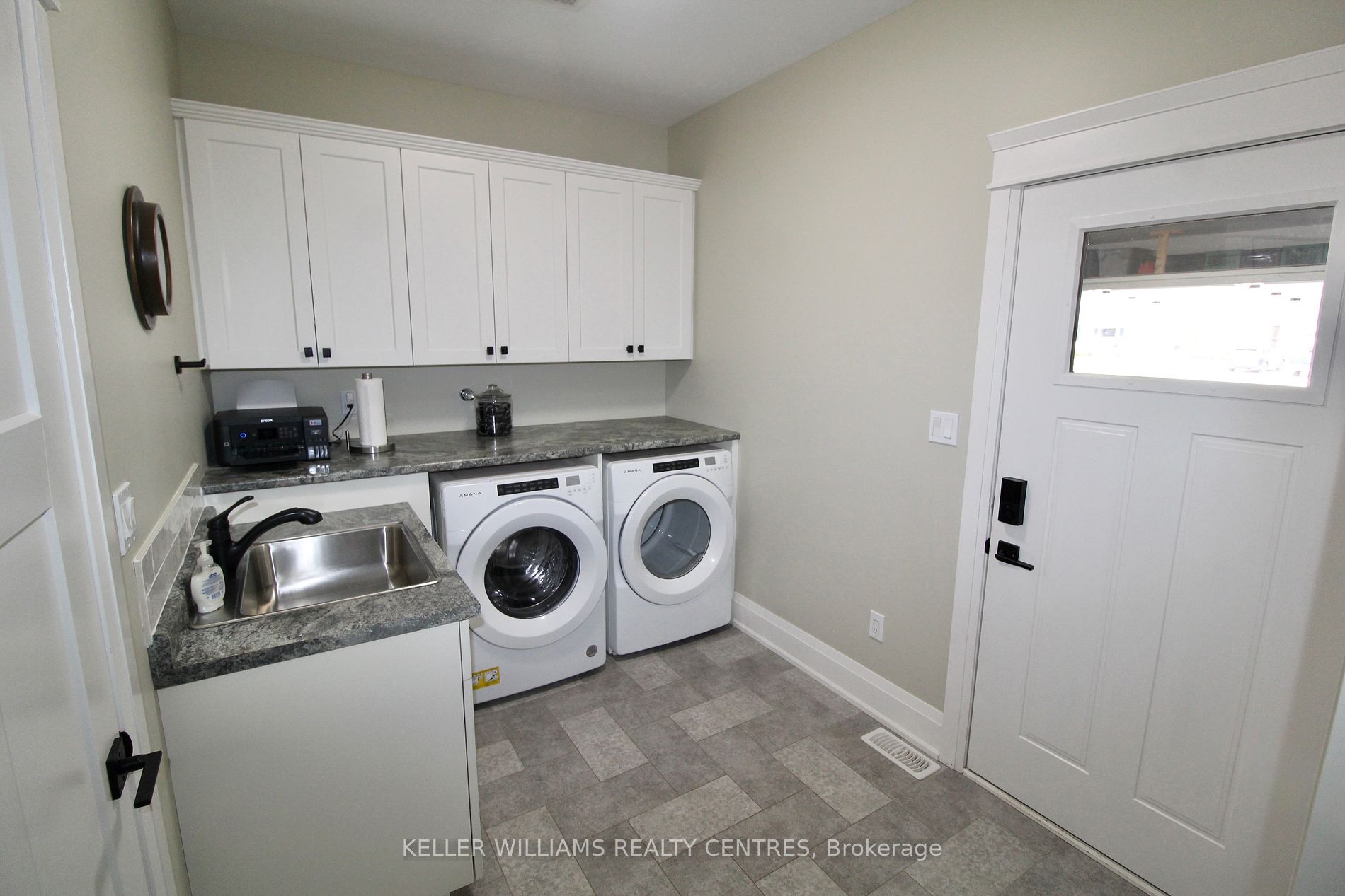 220 Djay Cres