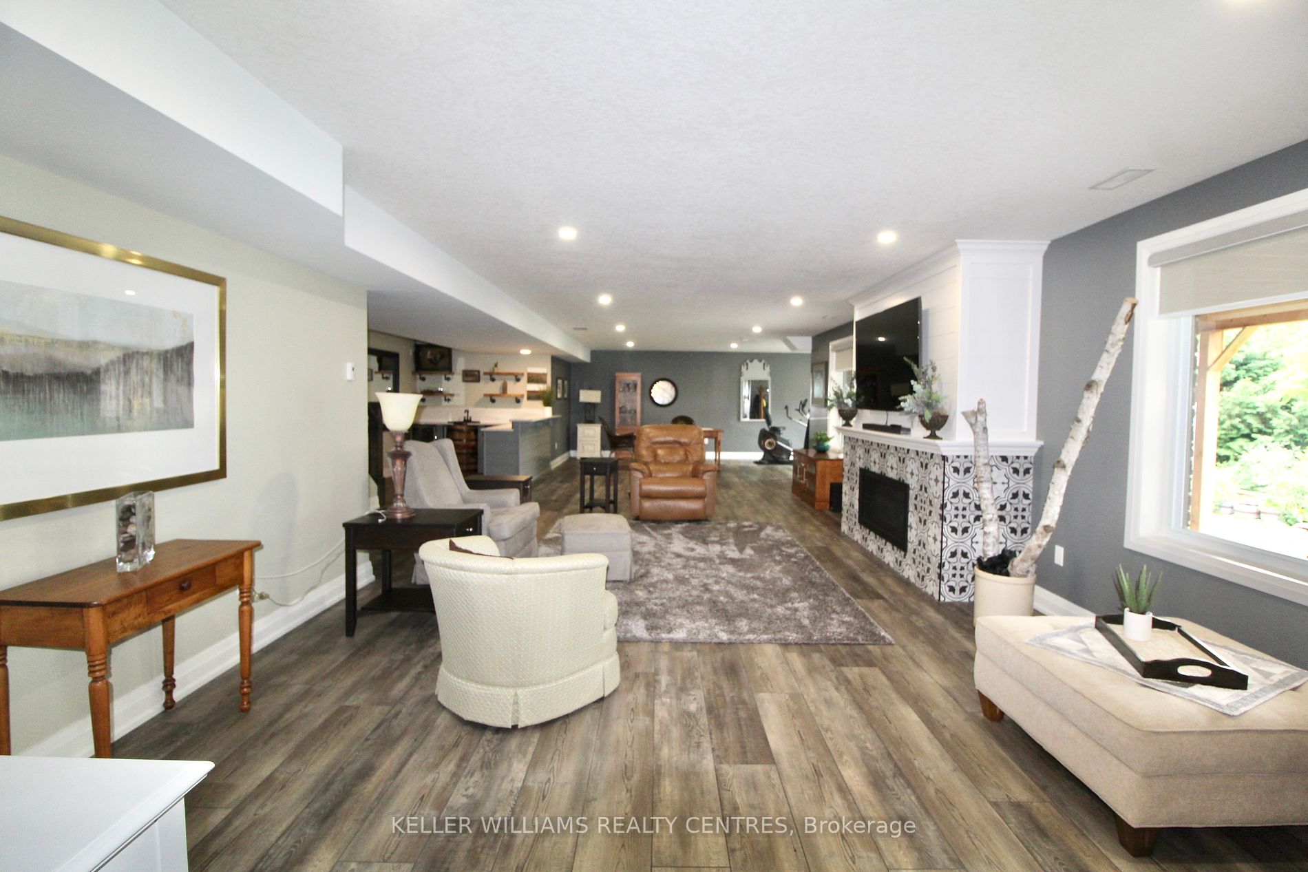 220 Djay Cres