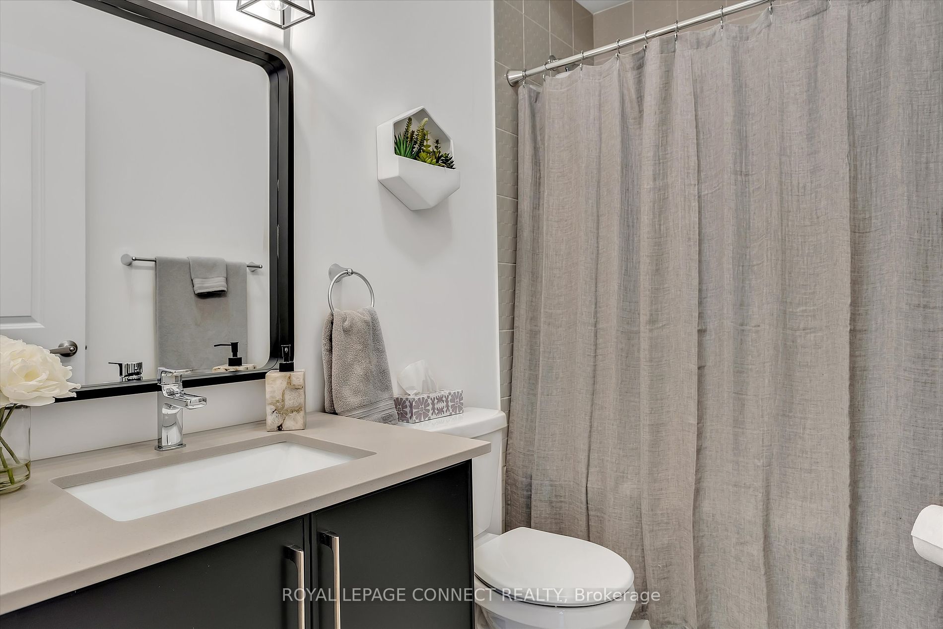 17 Lakewood Crescent #32