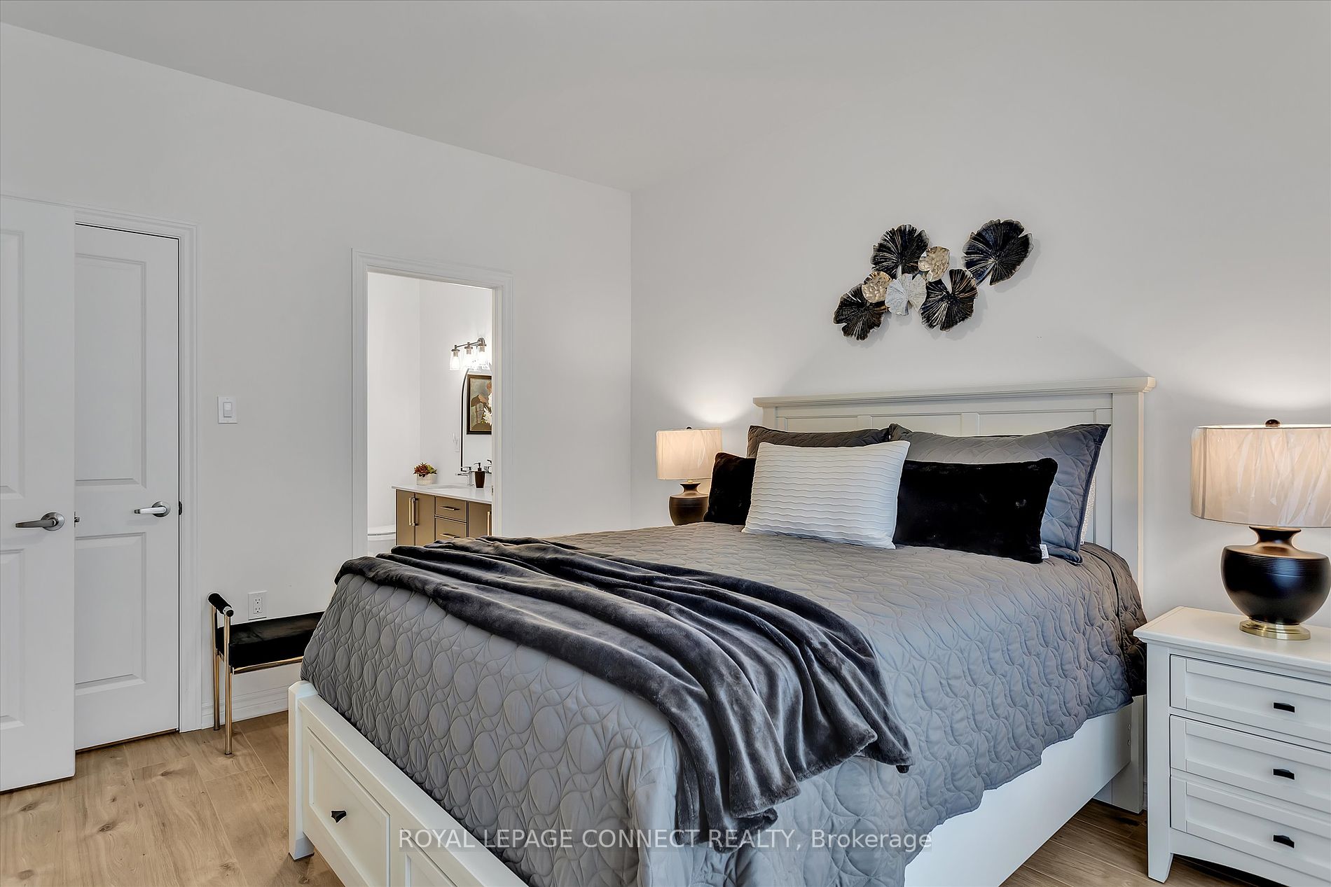 17 Lakewood Crescent #32