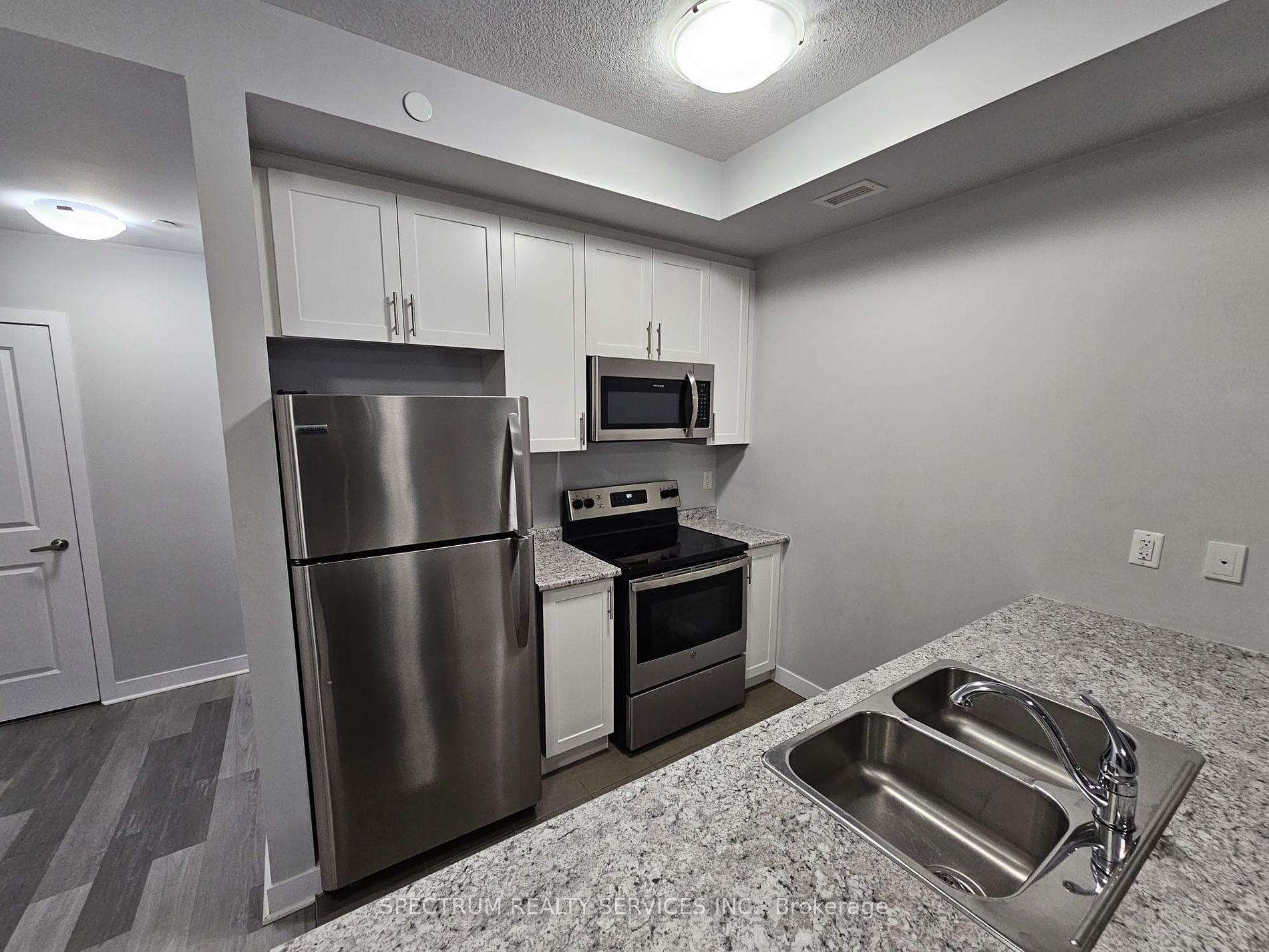 101 Shoreview Pl, #221
